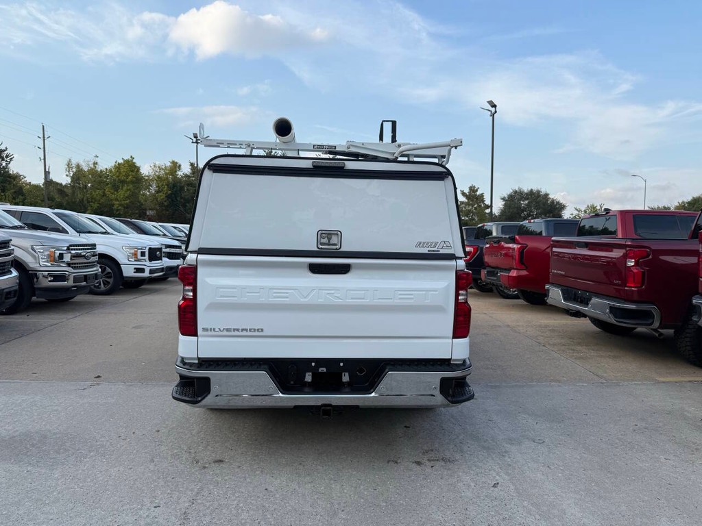 Chevrolet Silverado 1500 Vehicle Full-screen Gallery Image 33