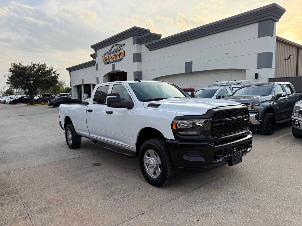 Ram 3500 Vehicle Full-screen Gallery Image 02