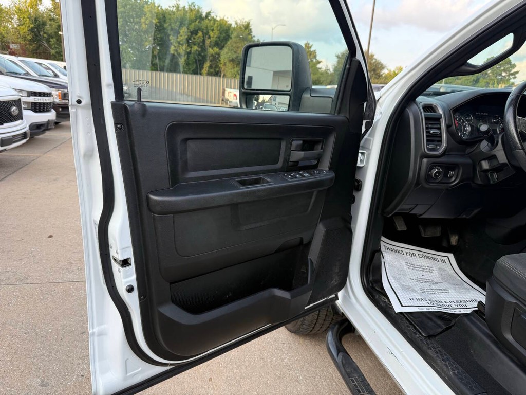 Ram 3500 Vehicle Full-screen Gallery Image 08