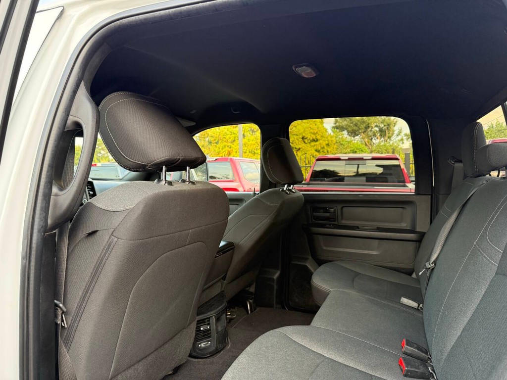 Ram 3500 Vehicle Full-screen Gallery Image 12