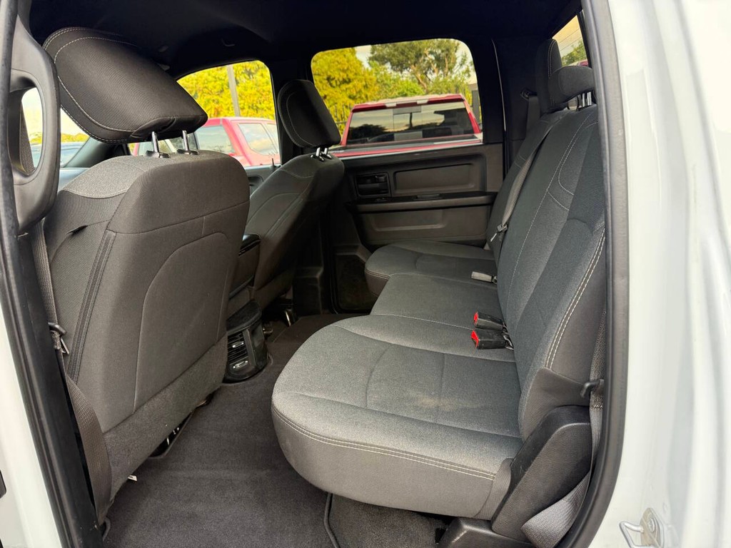 Ram 3500 Vehicle Full-screen Gallery Image 13