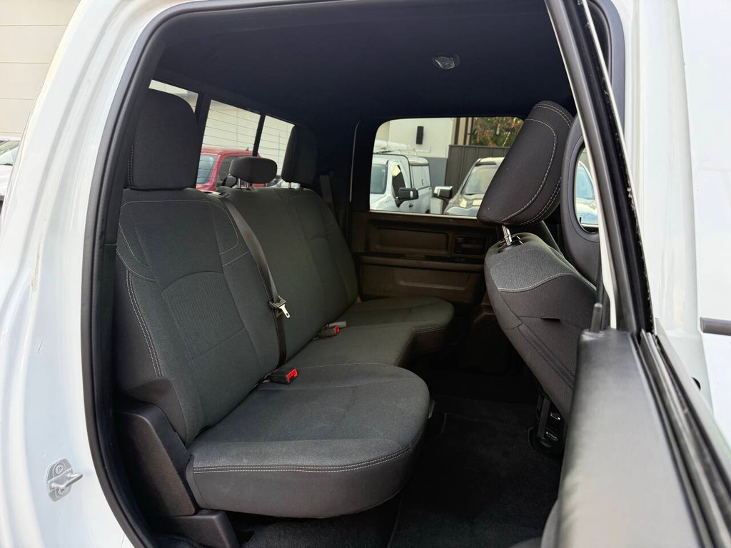 Ram 3500 Vehicle Full-screen Gallery Image 15