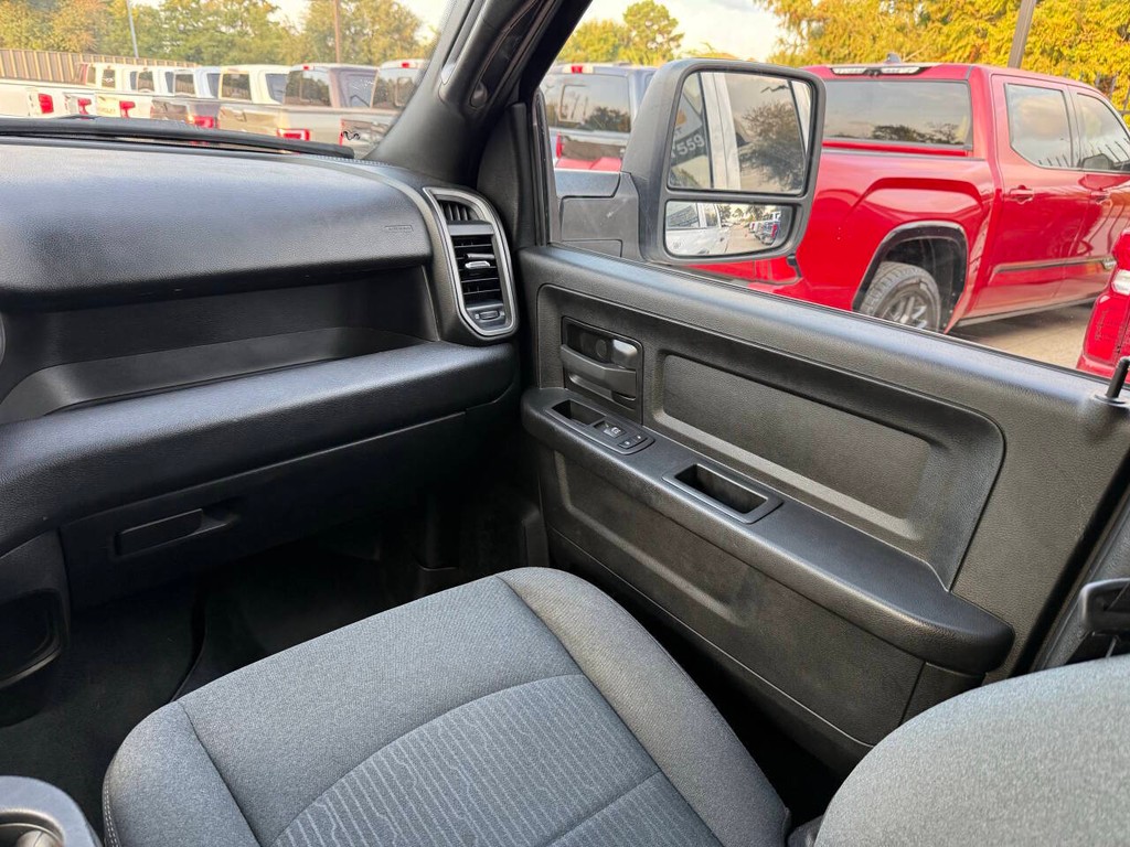 Ram 3500 Vehicle Full-screen Gallery Image 20