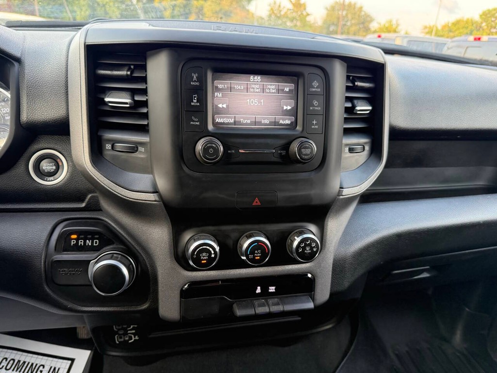 Ram 3500 Vehicle Full-screen Gallery Image 24