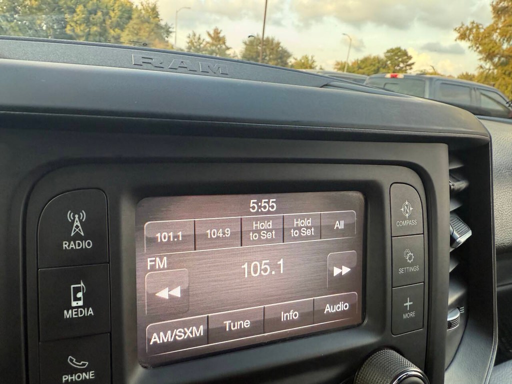 Ram 3500 Vehicle Full-screen Gallery Image 25