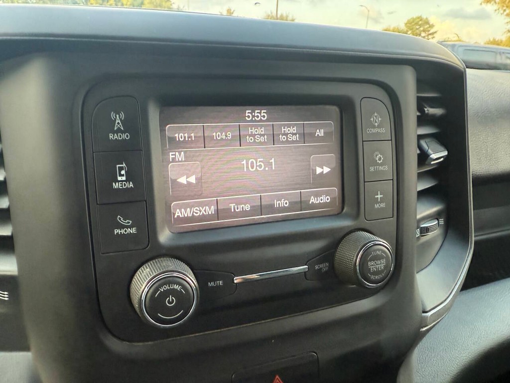 Ram 3500 Vehicle Full-screen Gallery Image 26