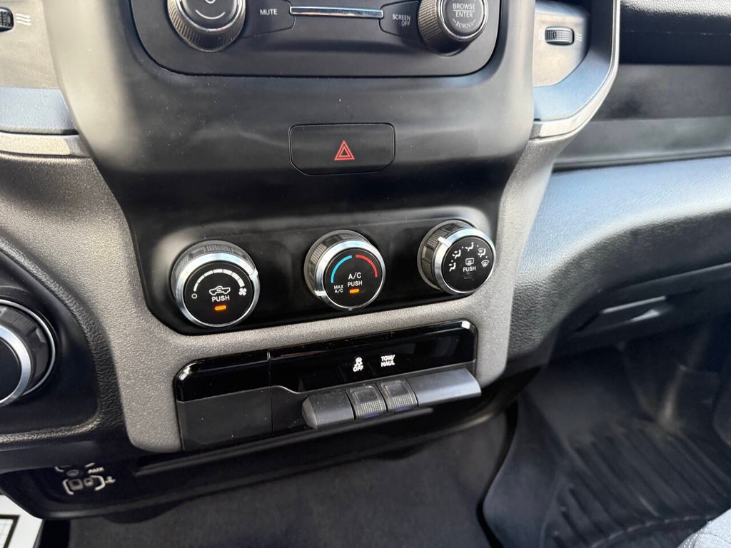 Ram 3500 Vehicle Full-screen Gallery Image 28