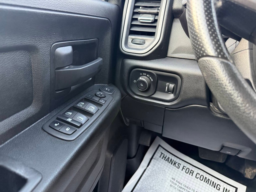 Ram 3500 Vehicle Full-screen Gallery Image 30