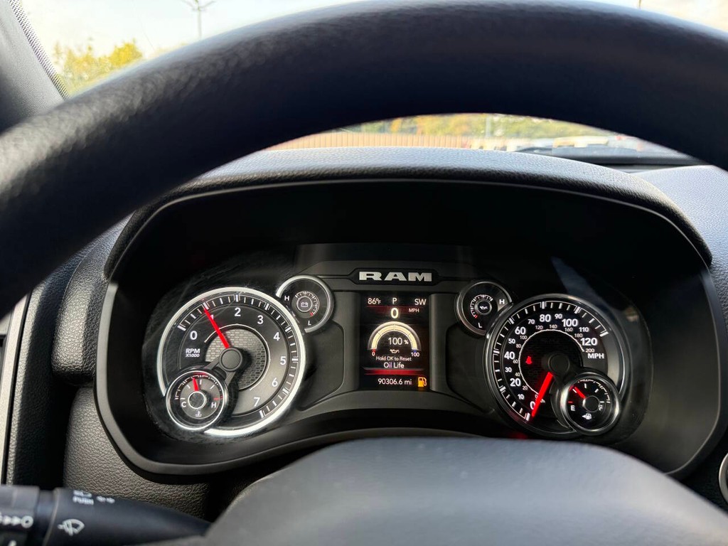 Ram 3500 Vehicle Full-screen Gallery Image 32