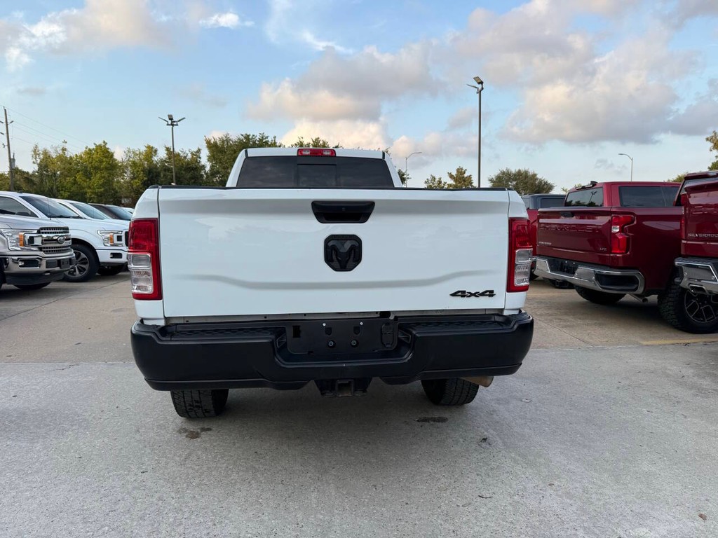 Ram 3500 Vehicle Full-screen Gallery Image 38