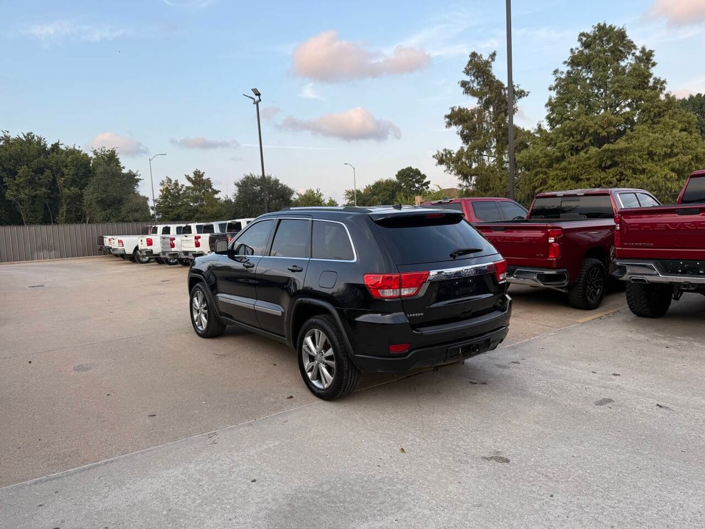 Jeep Grand Cherokee Vehicle Full-screen Gallery Image 03
