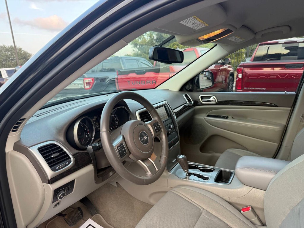 Jeep Grand Cherokee Vehicle Full-screen Gallery Image 04