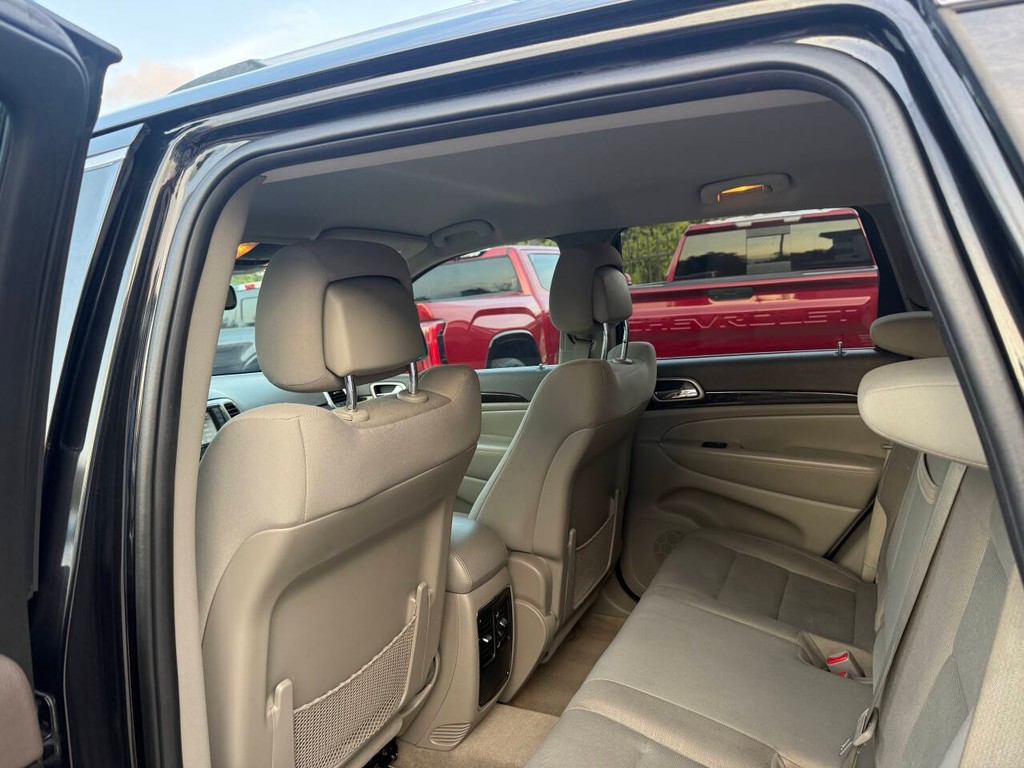 Jeep Grand Cherokee Vehicle Full-screen Gallery Image 07