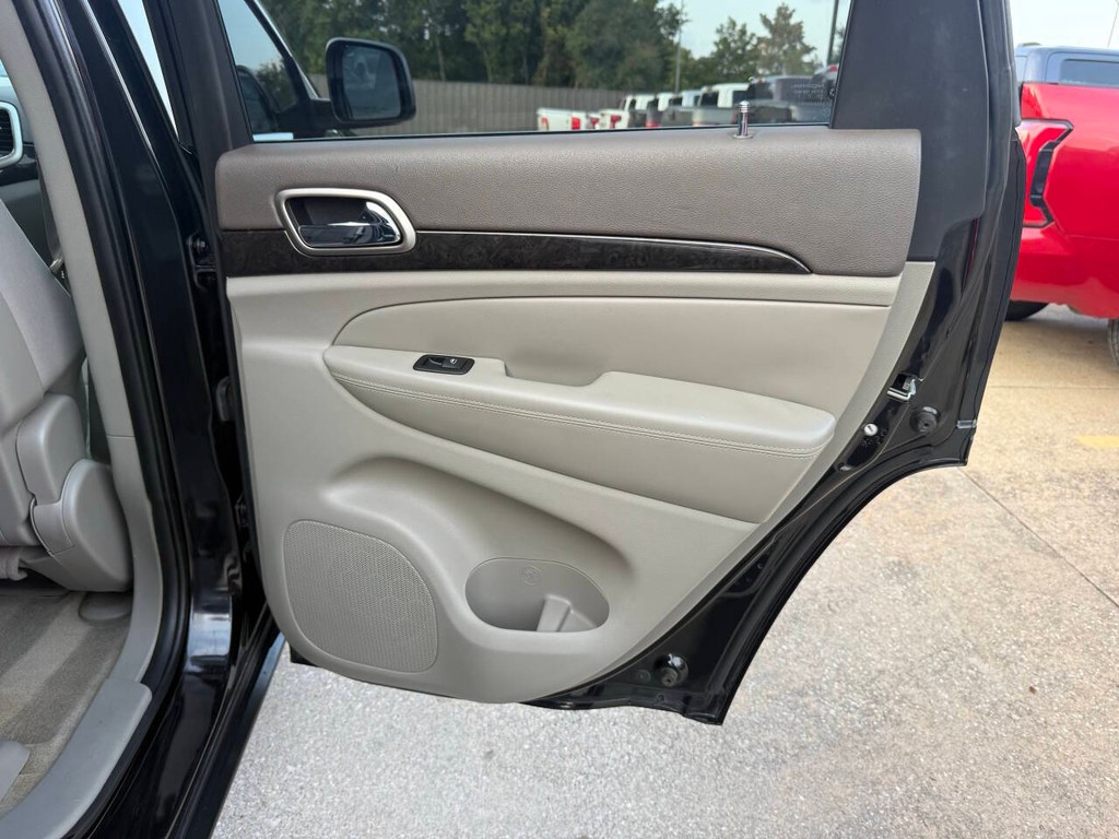 Jeep Grand Cherokee Vehicle Full-screen Gallery Image 14