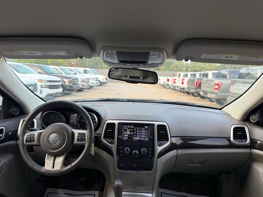 Jeep Grand Cherokee Vehicle Full-screen Gallery Image 15