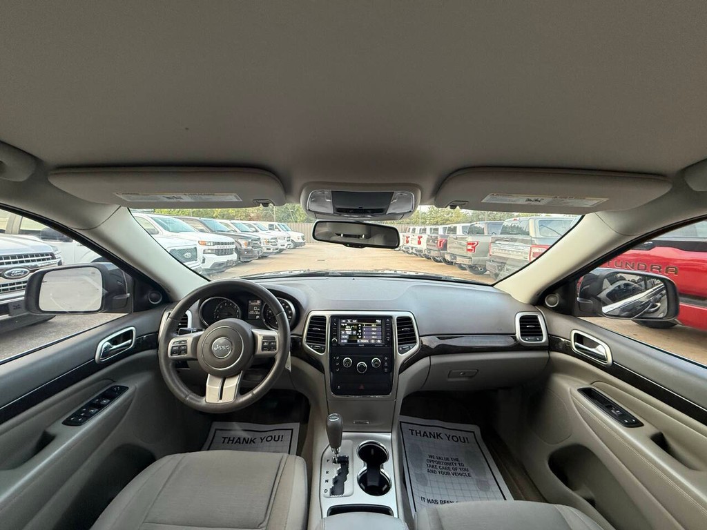 Jeep Grand Cherokee Vehicle Full-screen Gallery Image 16