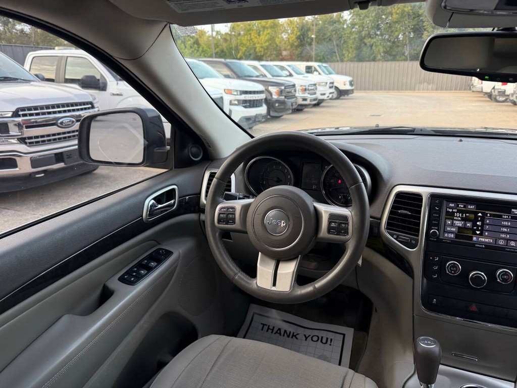 Jeep Grand Cherokee Vehicle Full-screen Gallery Image 17