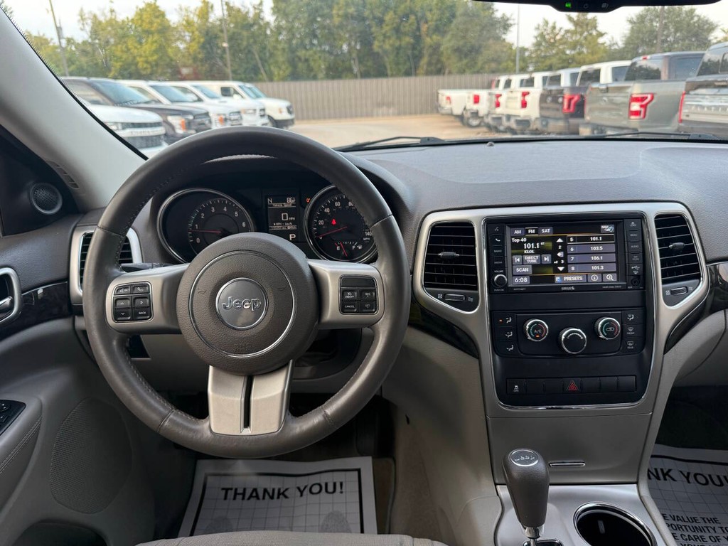 Jeep Grand Cherokee Vehicle Full-screen Gallery Image 19