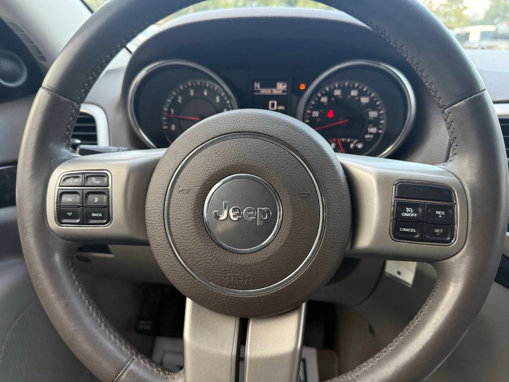 Jeep Grand Cherokee Vehicle Full-screen Gallery Image 21