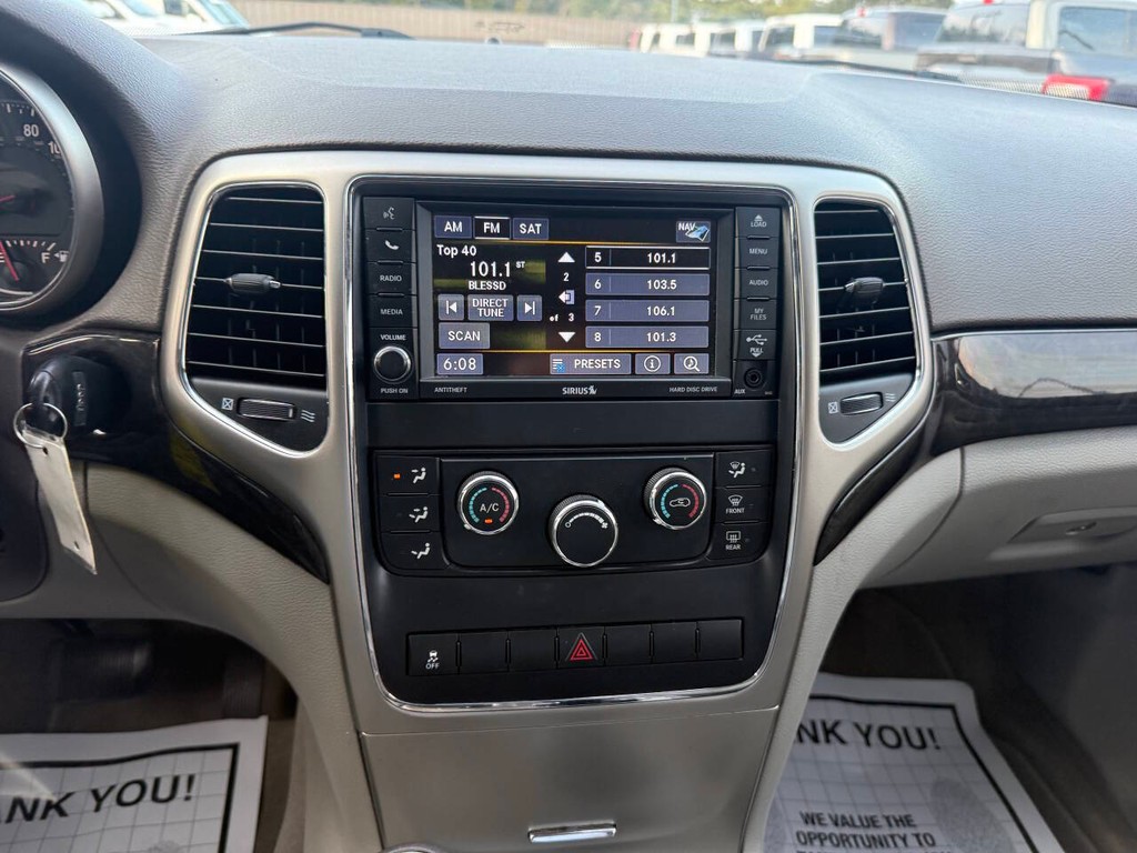 Jeep Grand Cherokee Vehicle Full-screen Gallery Image 22