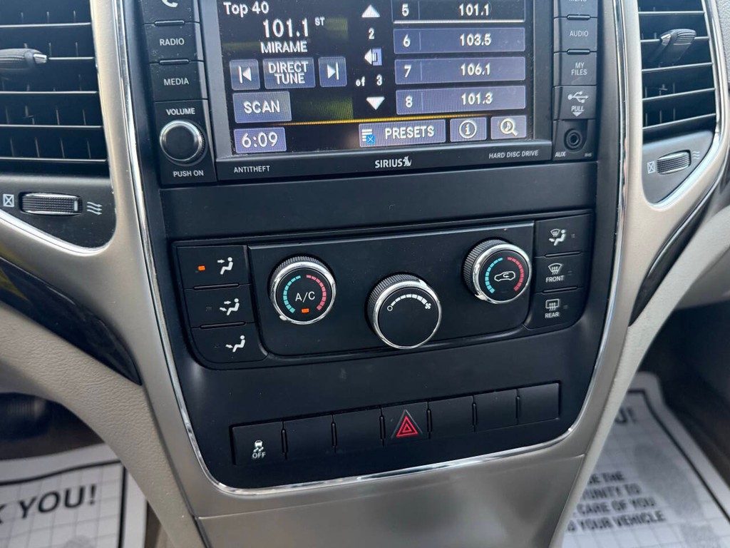 Jeep Grand Cherokee Vehicle Full-screen Gallery Image 24