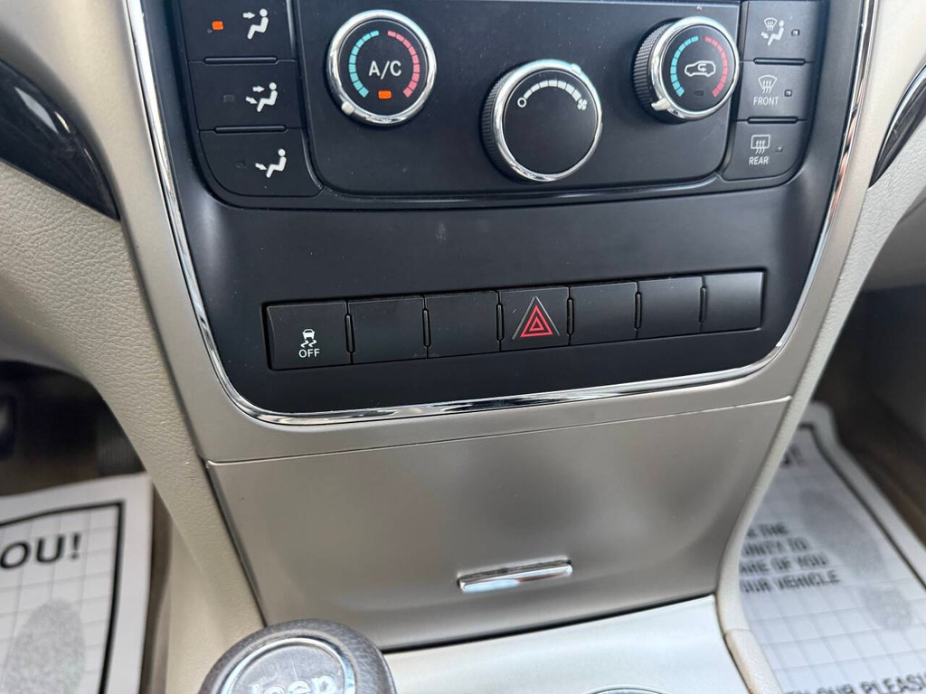 Jeep Grand Cherokee Vehicle Full-screen Gallery Image 25