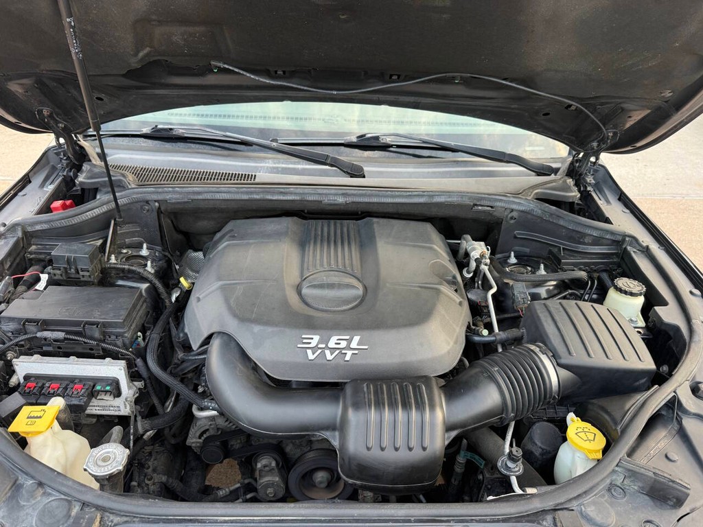 Jeep Grand Cherokee Vehicle Full-screen Gallery Image 29