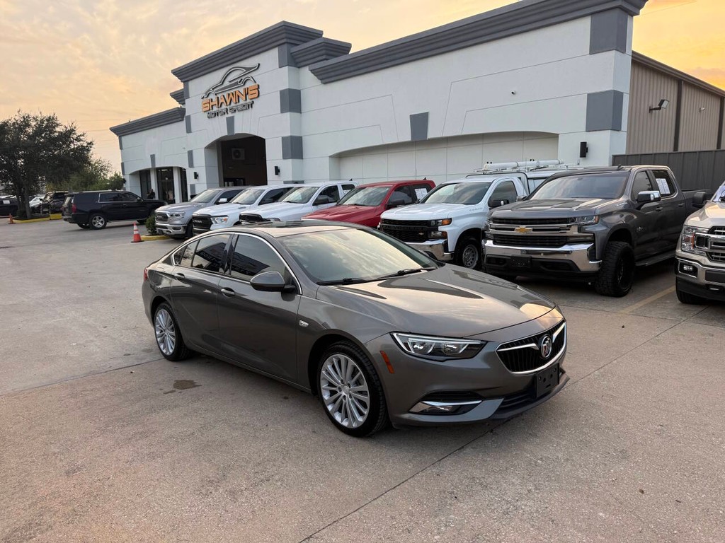 Buick Regal Sportback Vehicle Full-screen Gallery Image 02