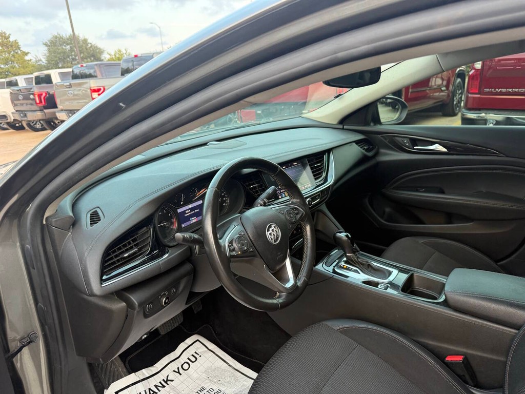 Buick Regal Sportback Vehicle Full-screen Gallery Image 06