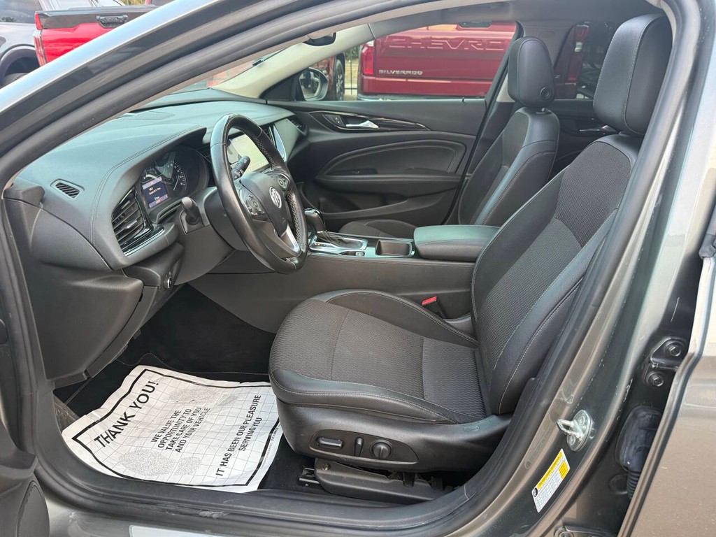 Buick Regal Sportback Vehicle Full-screen Gallery Image 07