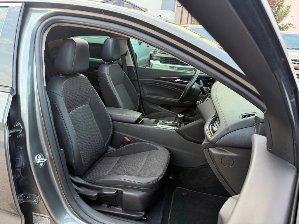 Buick Regal Sportback Vehicle Full-screen Gallery Image 10