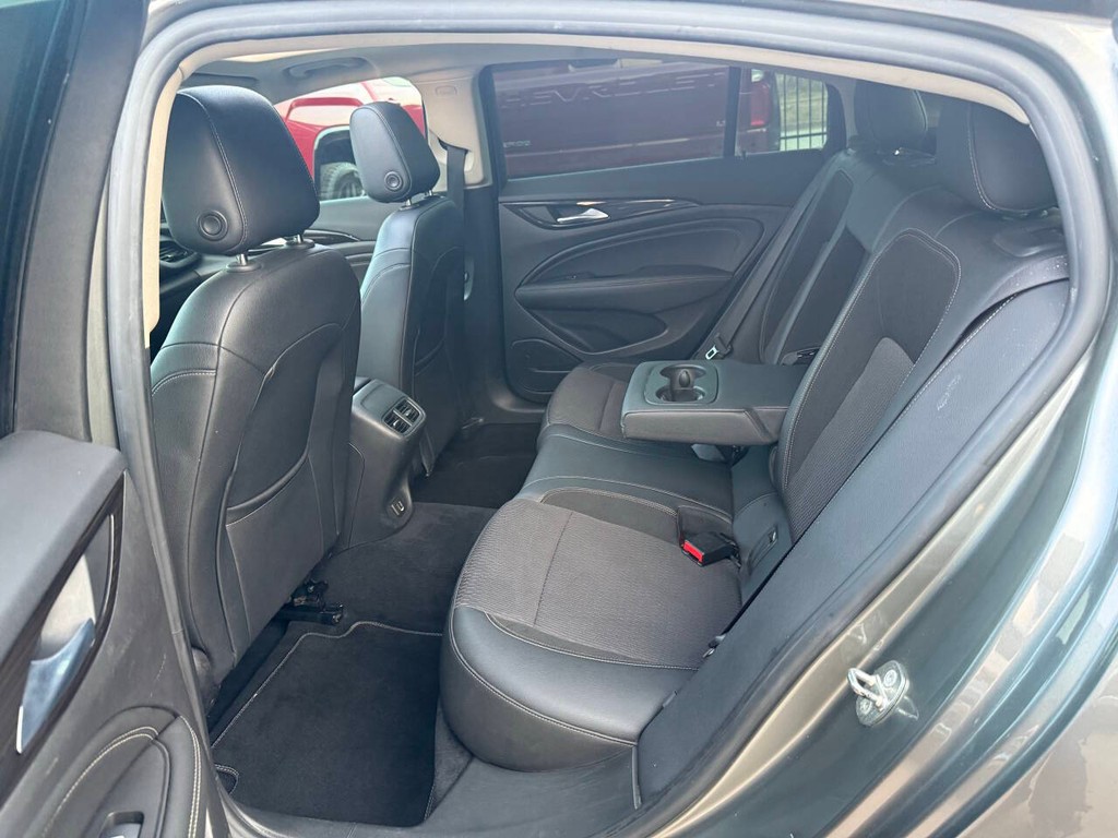 Buick Regal Sportback Vehicle Full-screen Gallery Image 13