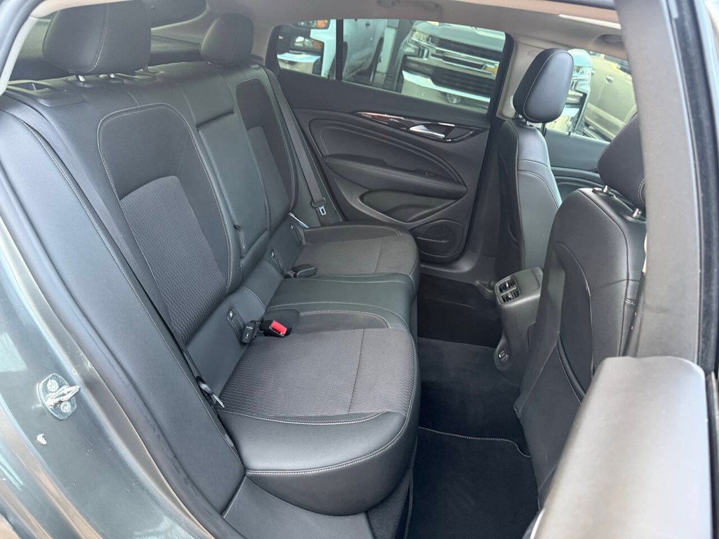 Buick Regal Sportback Vehicle Full-screen Gallery Image 15