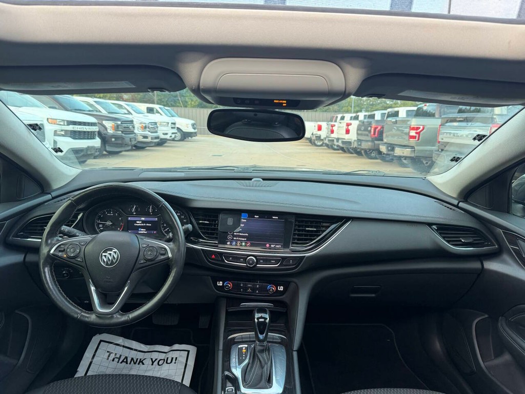 Buick Regal Sportback Vehicle Full-screen Gallery Image 17