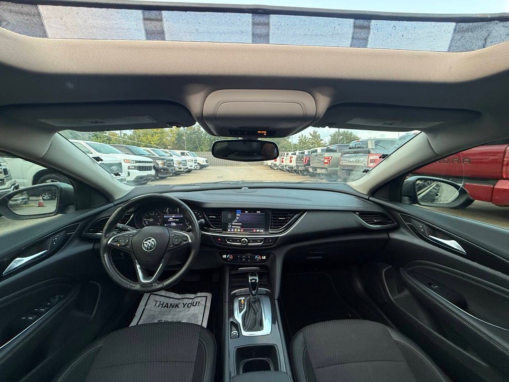 Buick Regal Sportback Vehicle Full-screen Gallery Image 18