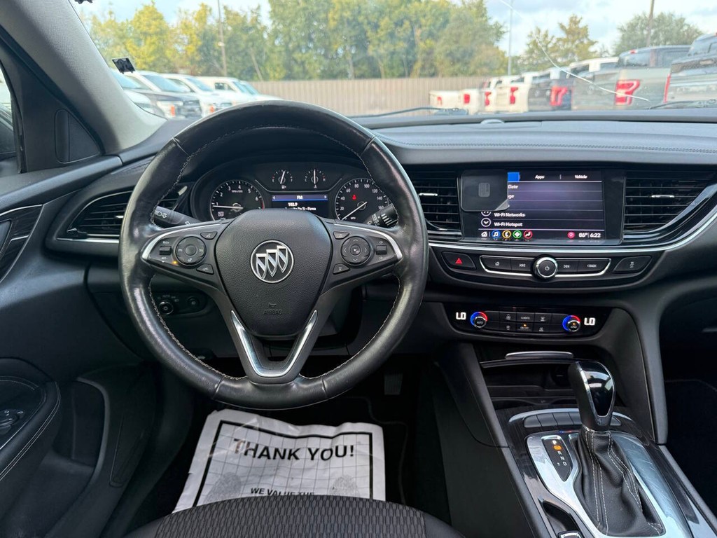 Buick Regal Sportback Vehicle Full-screen Gallery Image 21