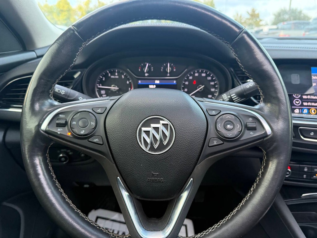 Buick Regal Sportback Vehicle Full-screen Gallery Image 23