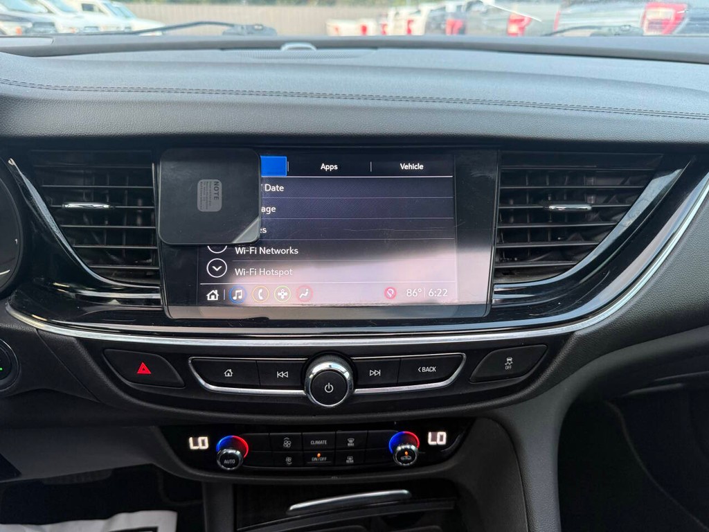 Buick Regal Sportback Vehicle Full-screen Gallery Image 24