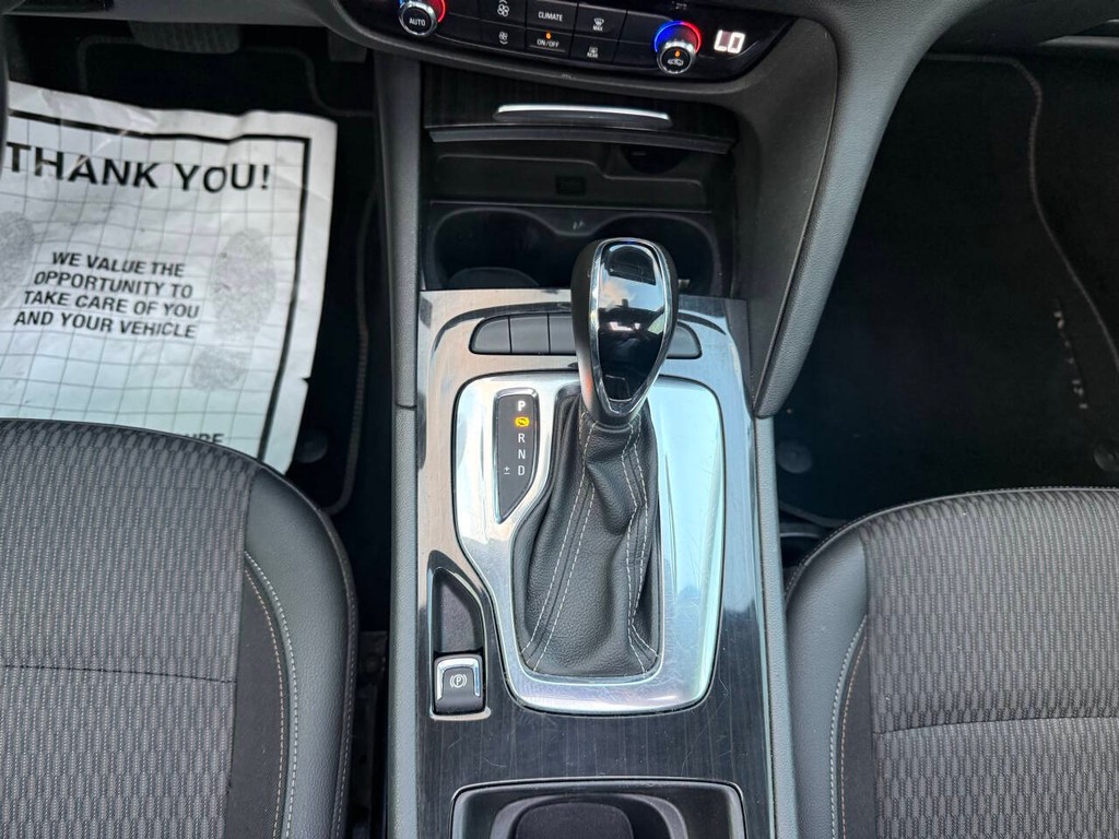 Buick Regal Sportback Vehicle Full-screen Gallery Image 29