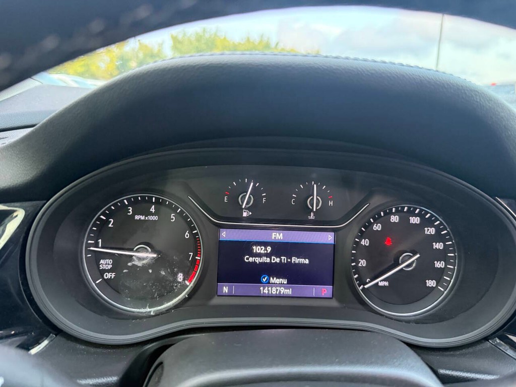 Buick Regal Sportback Vehicle Full-screen Gallery Image 32