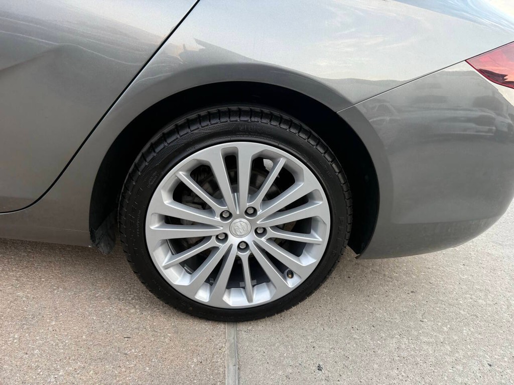 Buick Regal Sportback Vehicle Full-screen Gallery Image 36