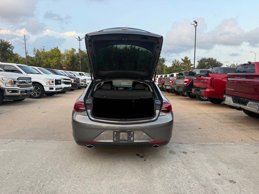 Buick Regal Sportback Vehicle Full-screen Gallery Image 37