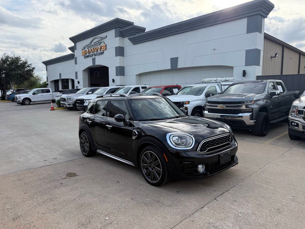MINI Countryman Vehicle Full-screen Gallery Image 02