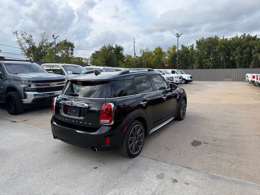 MINI Countryman Vehicle Full-screen Gallery Image 05