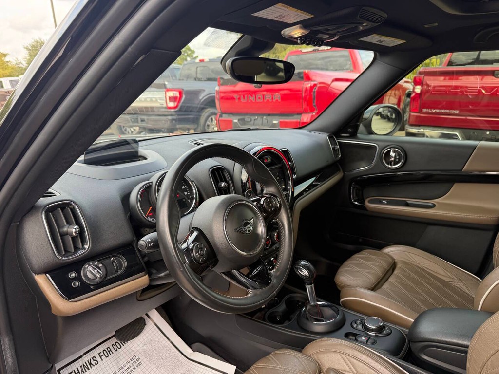 MINI Countryman Vehicle Full-screen Gallery Image 06