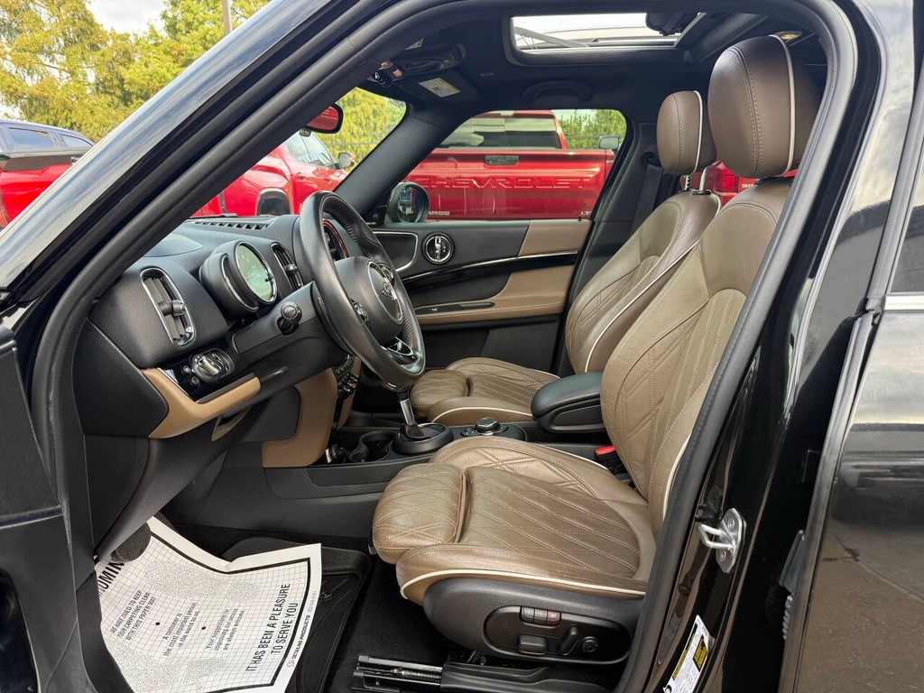 MINI Countryman Vehicle Full-screen Gallery Image 07