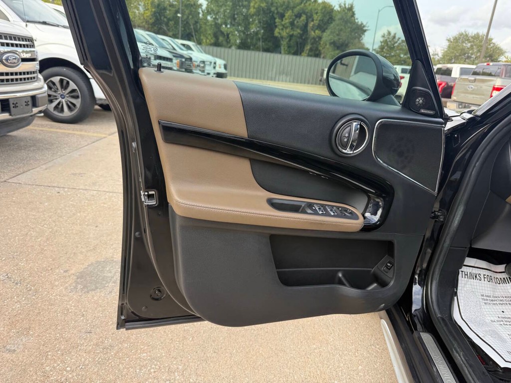 MINI Countryman Vehicle Full-screen Gallery Image 08