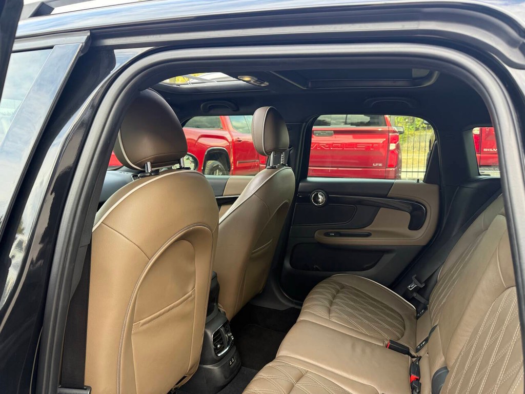 MINI Countryman Vehicle Full-screen Gallery Image 12