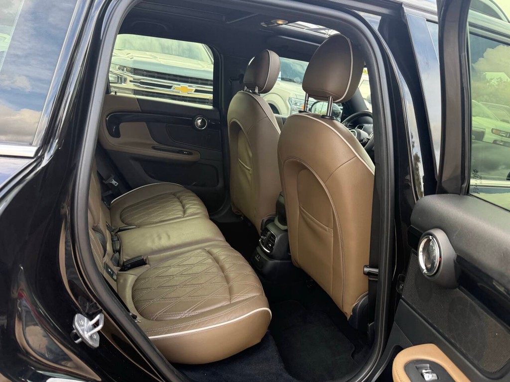 MINI Countryman Vehicle Full-screen Gallery Image 15