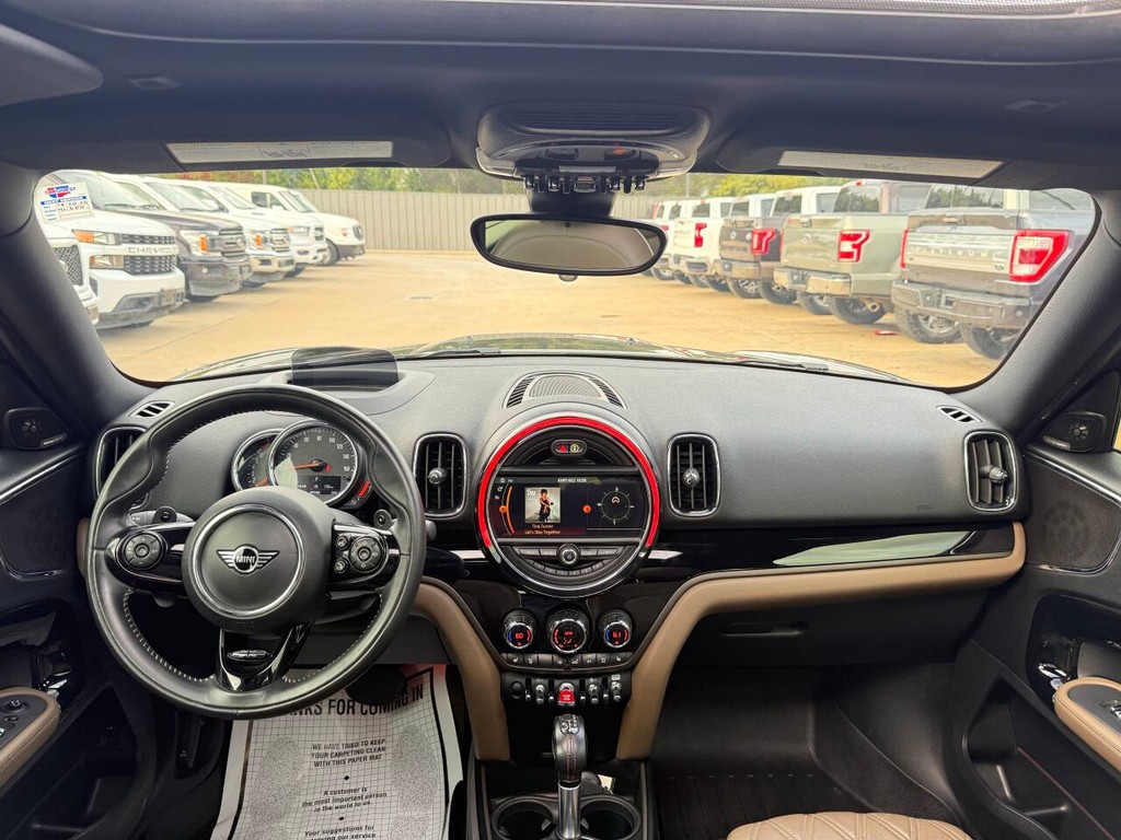 MINI Countryman Vehicle Full-screen Gallery Image 17